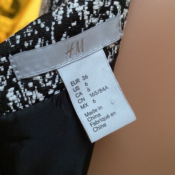 H & M BLACK & WHITE PRINT SUMMER SCOOTER DRESS SIZE 6. FIGURE FLATTERING FIT - Picture 6 of 7